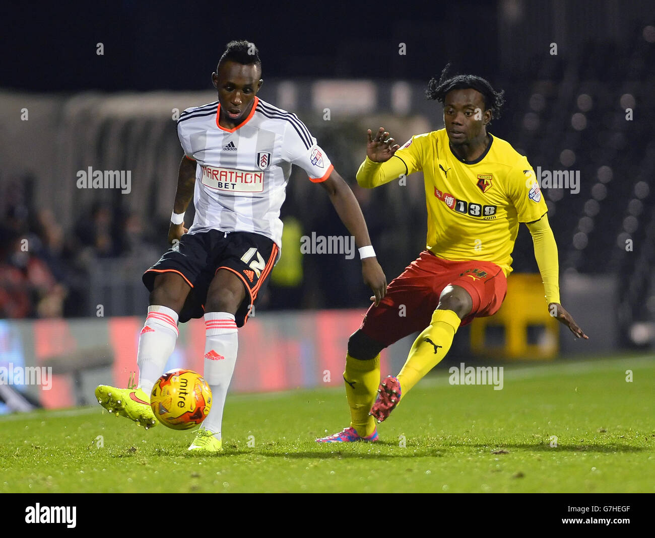 Fulham's Seko Fofana (left) is challenged by Watford's Juan Carlos Paredes during the Sky Bet Championship match at Craven Cottage, London. Stock Photo