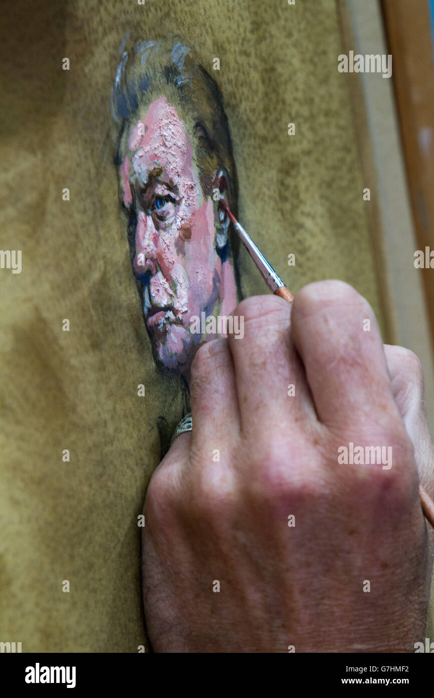 Artist painting portrait of Martin Kemp at Easel Stock Photo