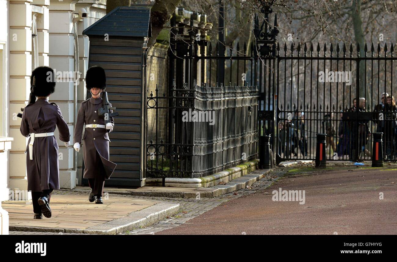 Clarence House Guards Stock Photo Alamy