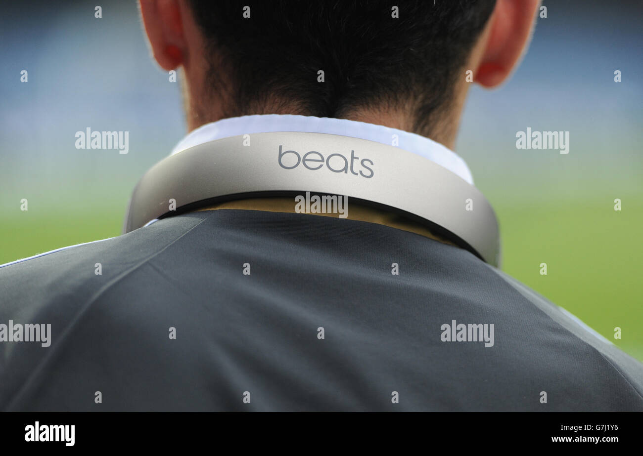 The 'Beats by Dr Dre' headphones of a Swansea City player prior to the Barclays Premier League match at Loftus Road, London. PRESS ASSOCIATION Photo. Picture date: Thursday January 1, 2015. See PA story SOCCER QPR. Photo credit should read Daniel Hambury/PA Wire. Stock Photo