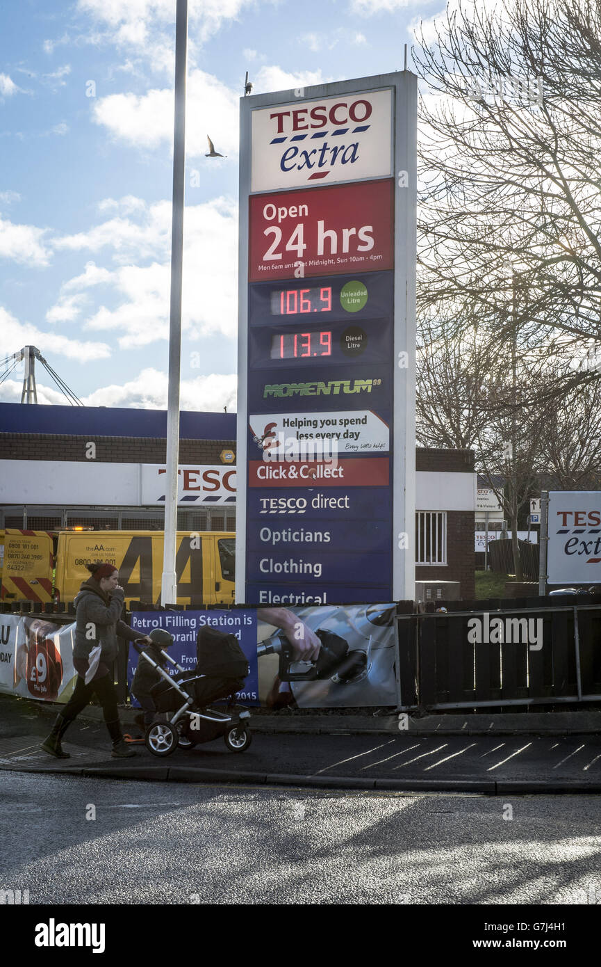 Tesco fuel pump prices hires stock photography and images Alamy