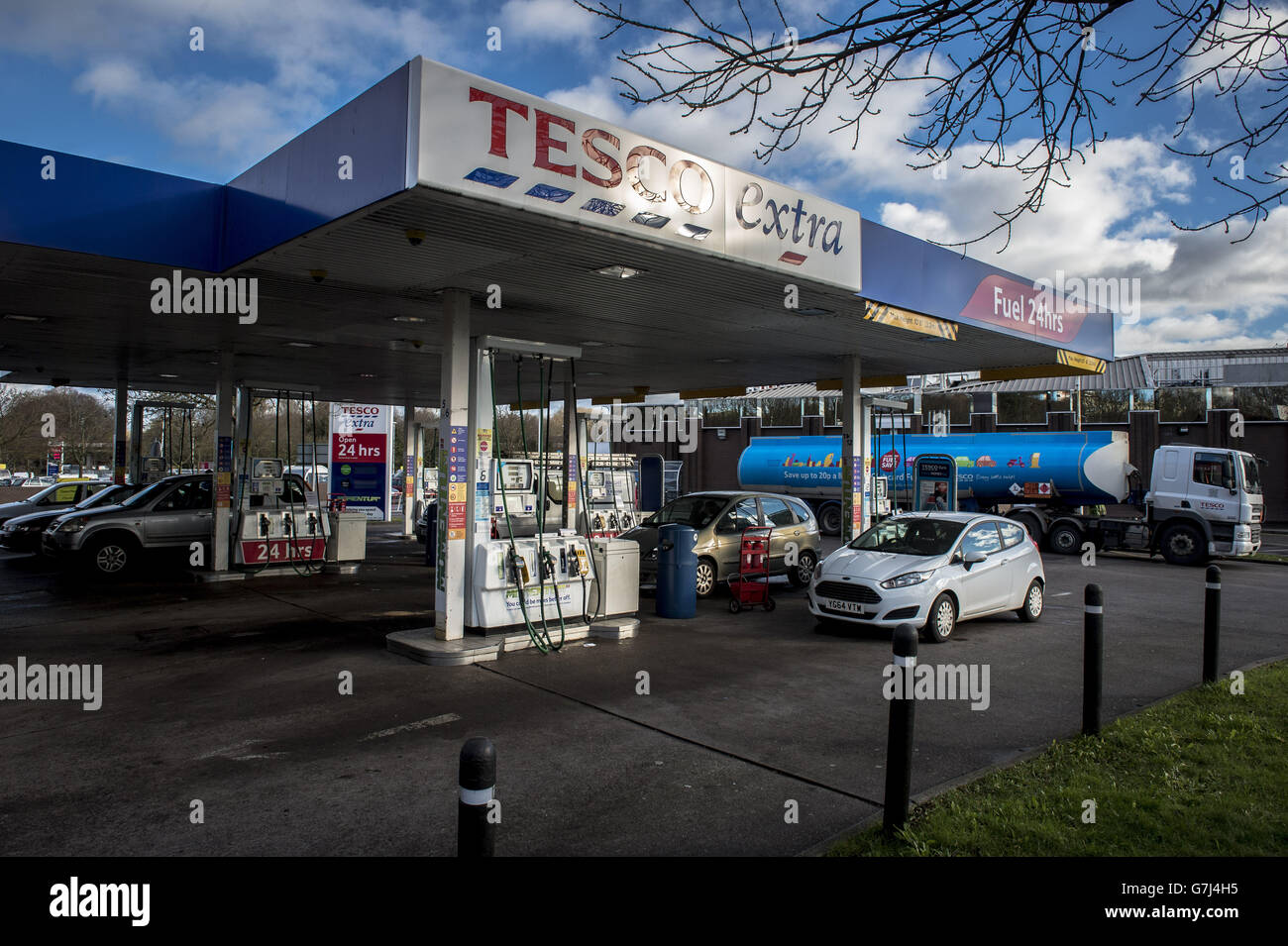 Tesco diesel pump prices hires stock photography and images Alamy