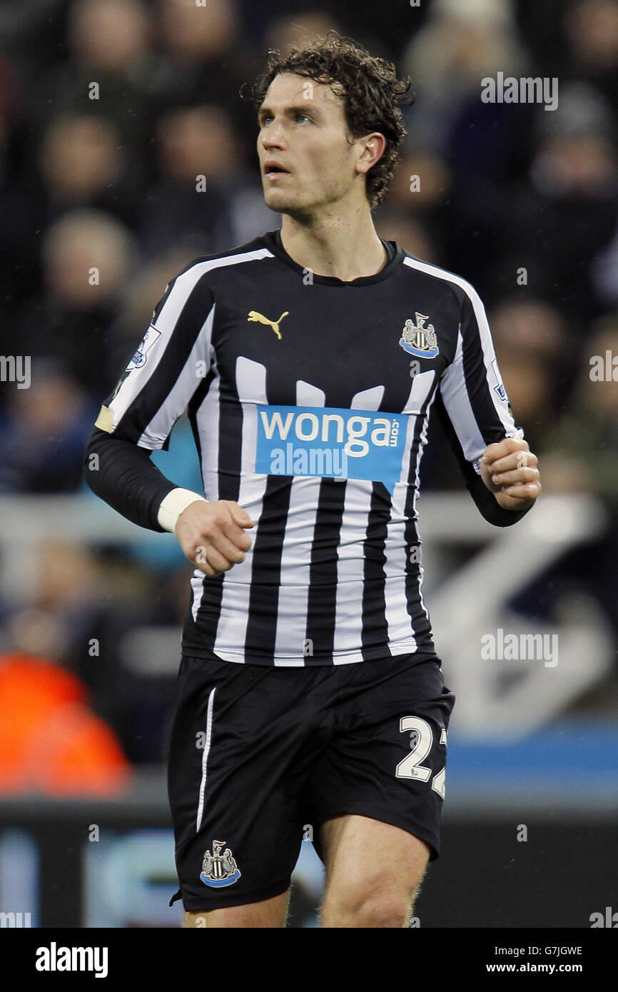 Soccer - Barclays Premier League - Newcastle United v Burnley - St James' Park. Newcastle United's Daryl Janmaat Stock Photo