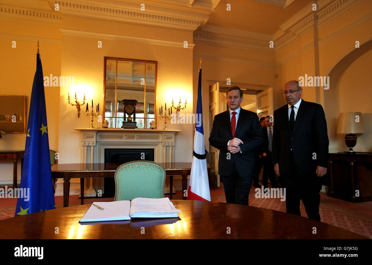 On arrival at the embassy of france in dublin hires stock photography