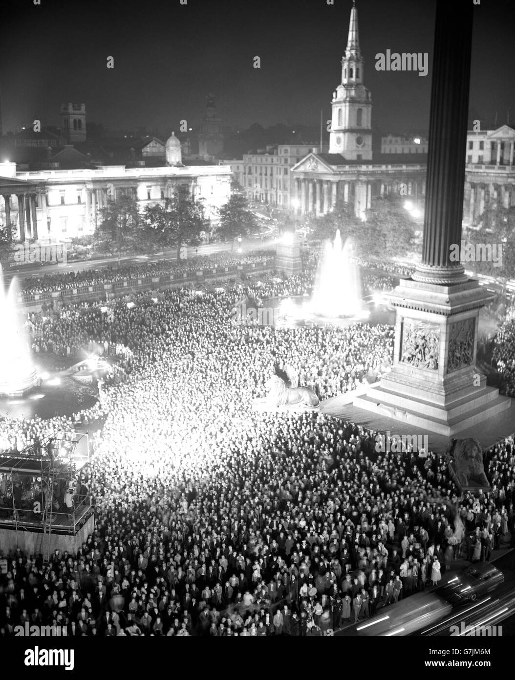 Aerial view of trafalgar square hires stock photography and images Alamy