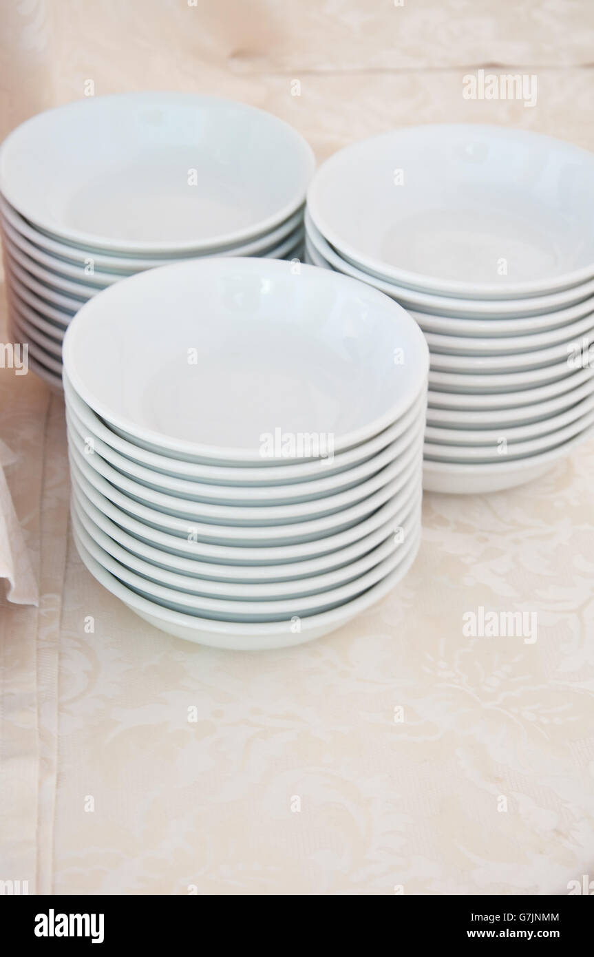 White circle table hi-res stock photography and images - Alamy