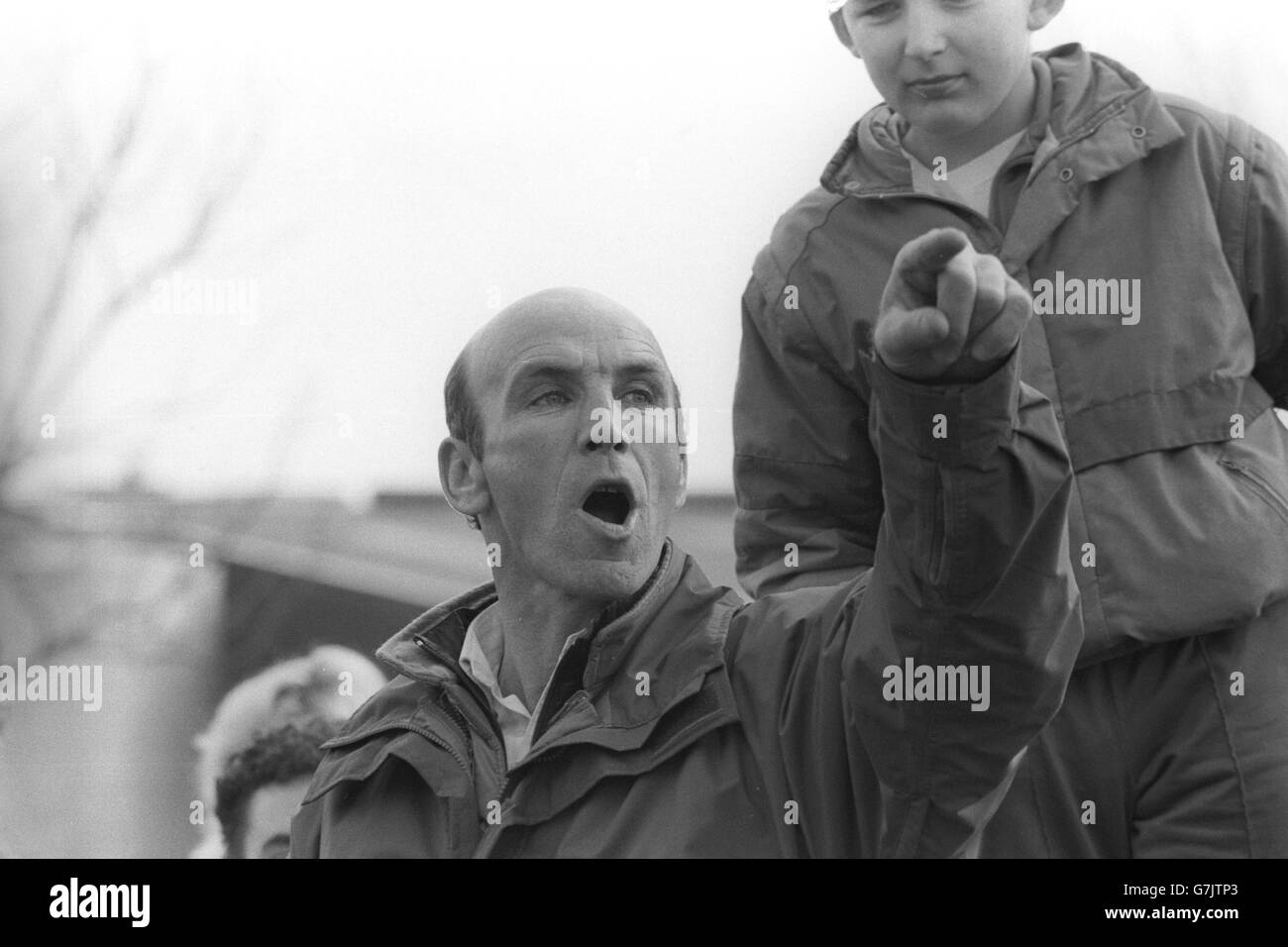 Billy Gould, who claims to be one of the Hull Gaol rioters from a number of years ago, encouraging the protesters to 'stay up there'. Stock Photo