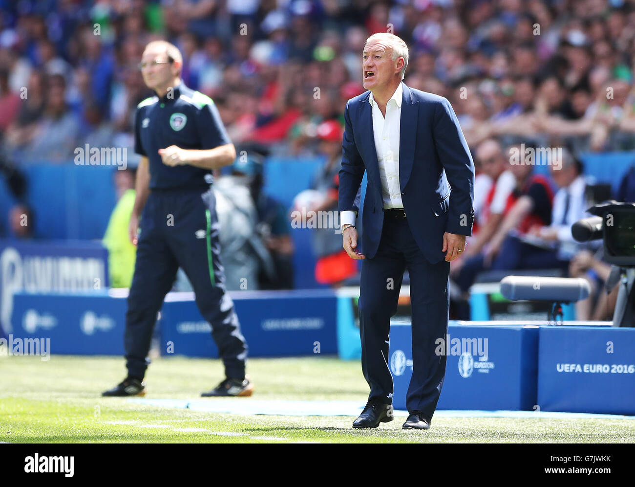France manager Didier Deschamps shouts instructions from the touchline during the round of 16 match at the Stade de Lyon, Lyon. Stock Photo