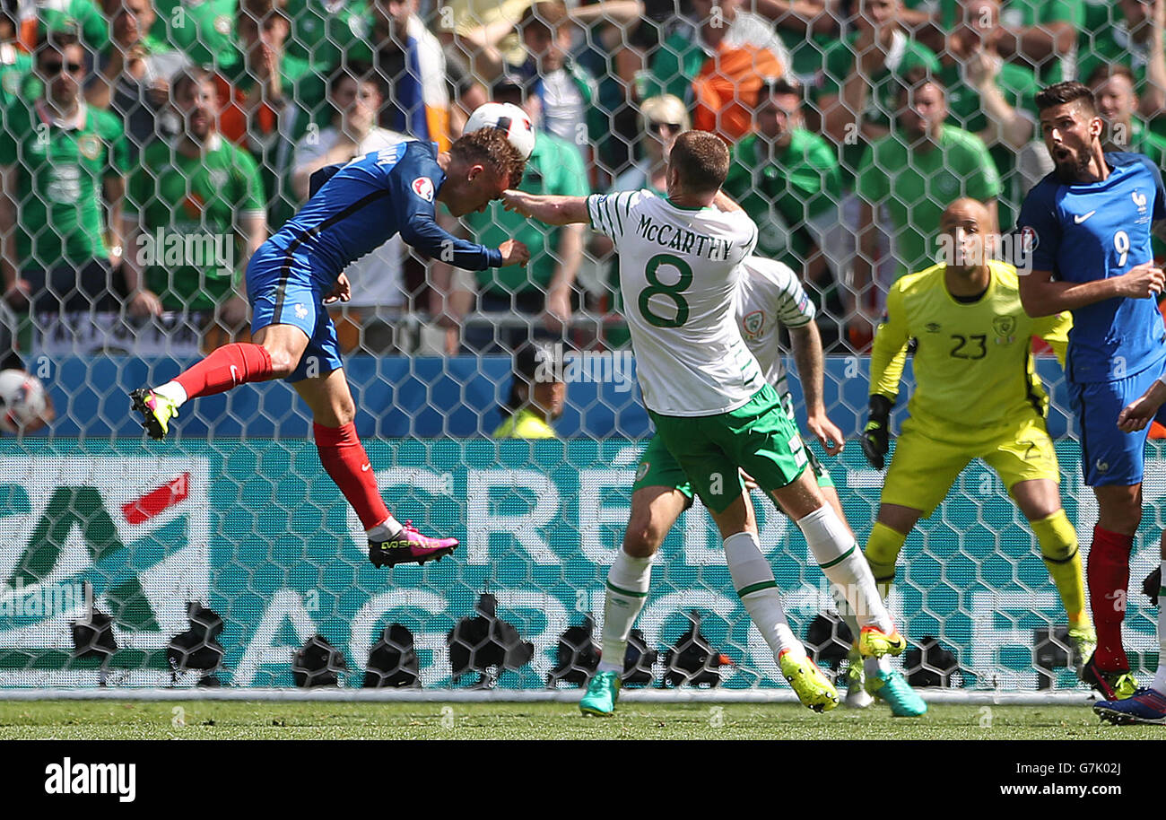 France's Antoine Griezmann scores his side's first goal with a header Stock  Photo - Alamy