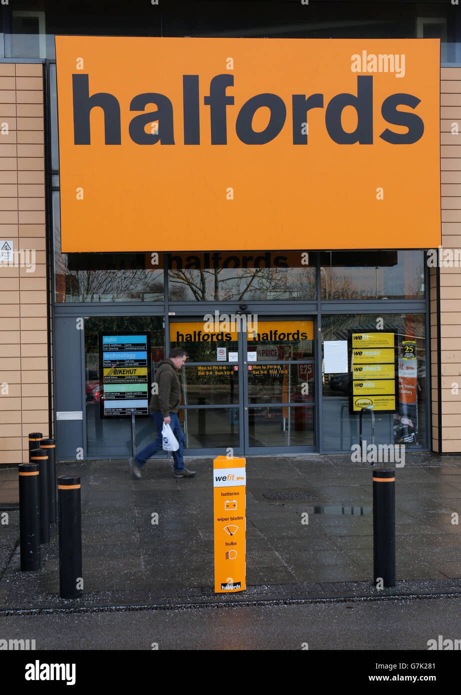 News consumer halfords hires stock photography and images Alamy