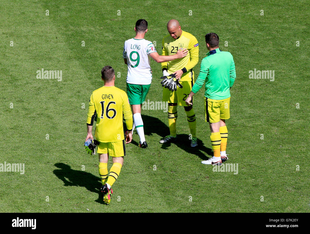 Republic of Ireland goalkeeper Shay Given (16) walks over to ...