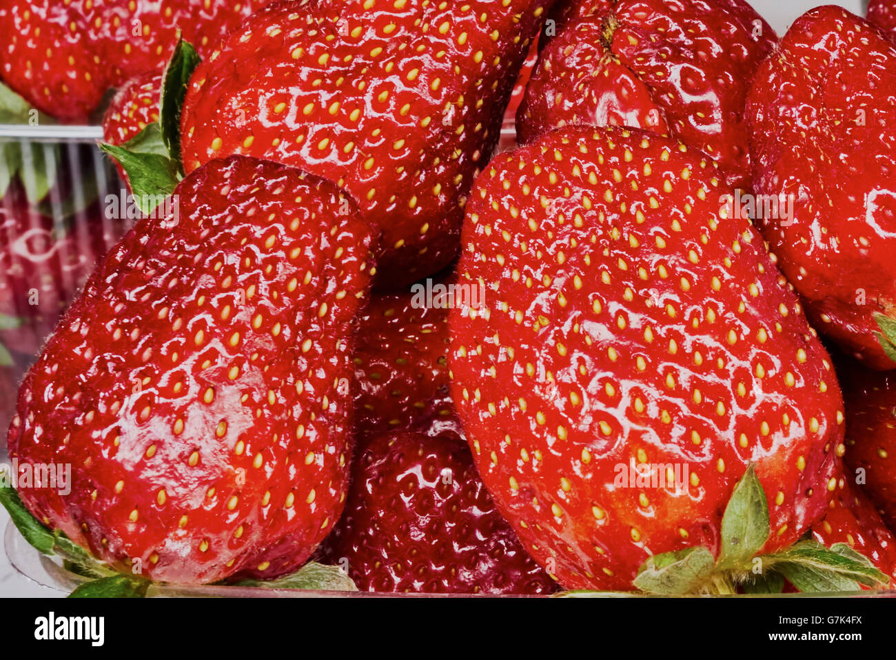 Strawberries market stall hi-res stock photography and images - Alamy