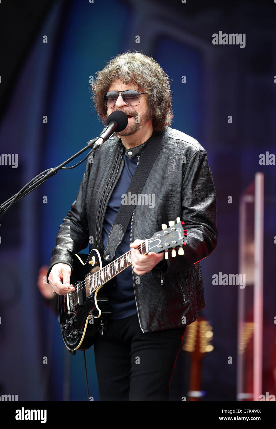 Jeff Lynne's ELO performing live on The Pyramid Stage at the Glastonbury Festival, at Worthy Farm in Somerset. PRESS ASSOCIATION Photo. See PA story SHOWBIZ Glastonbury. Picture date: Sunday June 26, 2016. Photo credit should read: Yui Mok/PA Wire Stock Photo