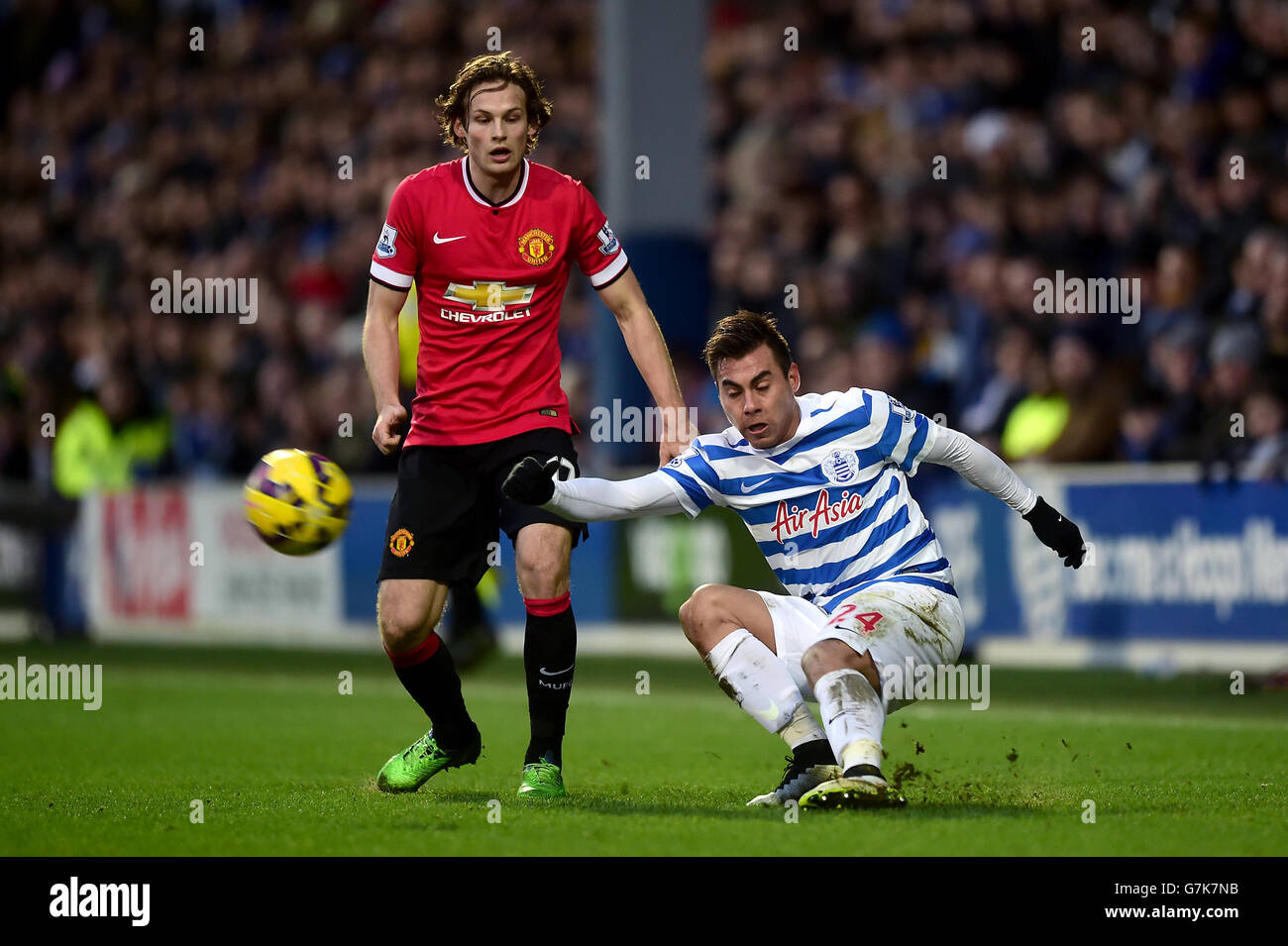 Queens Park Rangers' Eduardo Vargas (right) and Manchester United's Daley Blind (left) battle for the ball during the Barclays Premier League match at Loftus Road, London. PRESS ASSOCIATION Photo. Picture date: Saturday January 17, 2015. See PA story SOCCER QPR. Picture credit should read: Adam Davy/PA Wire. Stock Photo