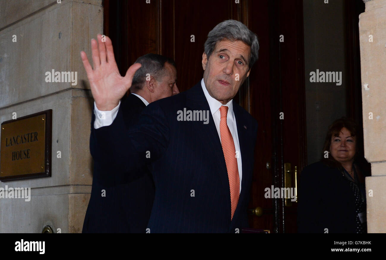 U.S. Secretary of State John Kerry arrives at Lancaster House in London to attend the Small Group of the Global Coalition to Counter ISIL one day meeting, hosted by British foreign secretary Philip Hammond. Stock Photo