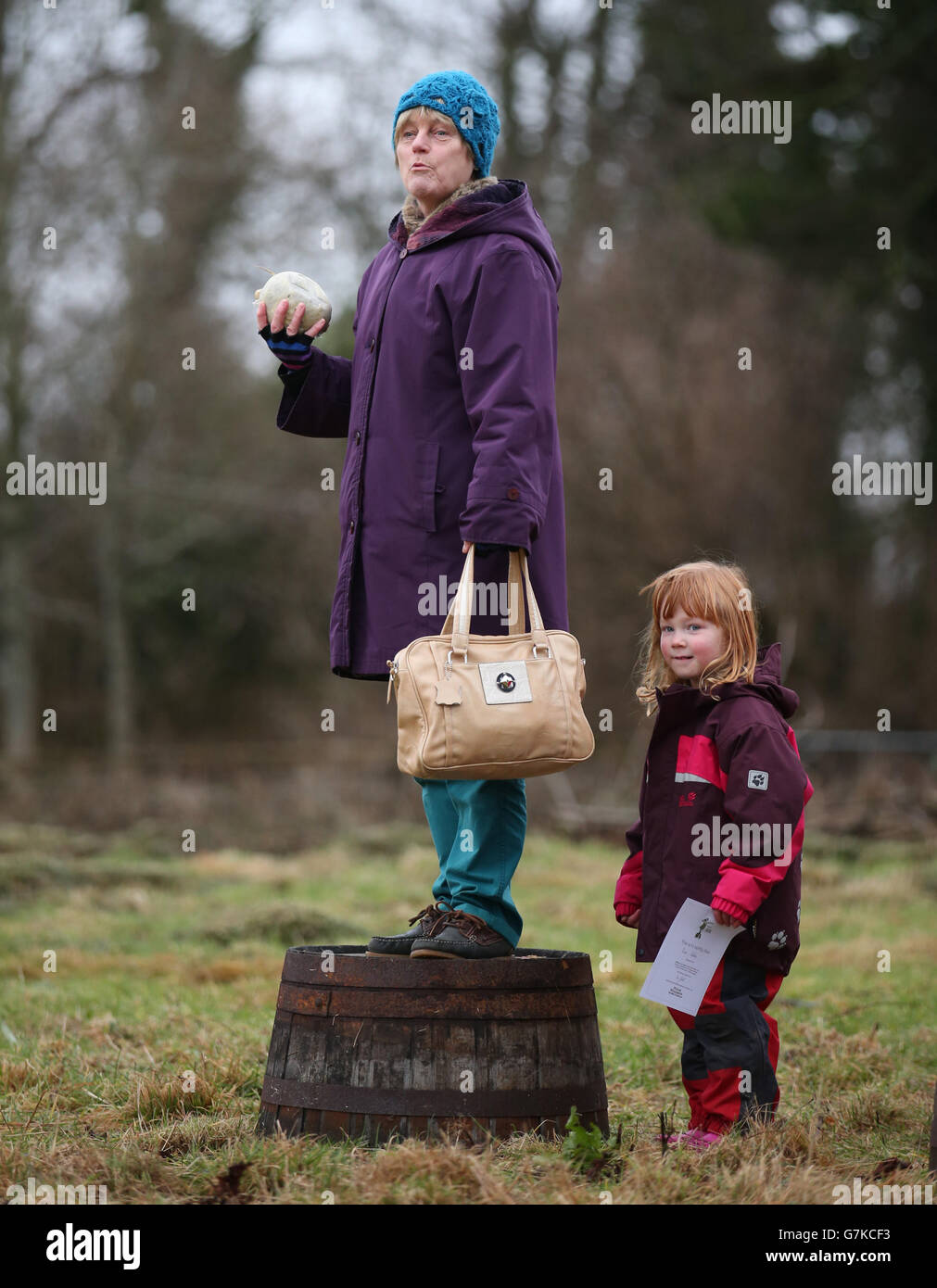 Alloway 1759 Haggis Hurling Competition 2015 Stock Photo Alamy