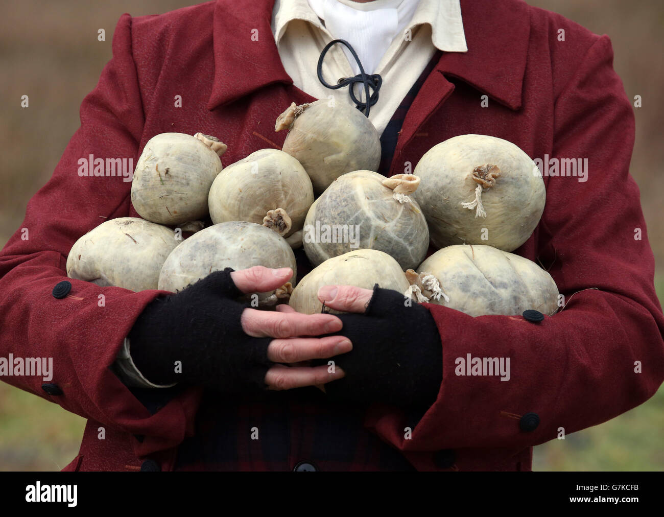 Alloway 1759 Haggis Hurling Competition 2015 Stock Photo Alamy