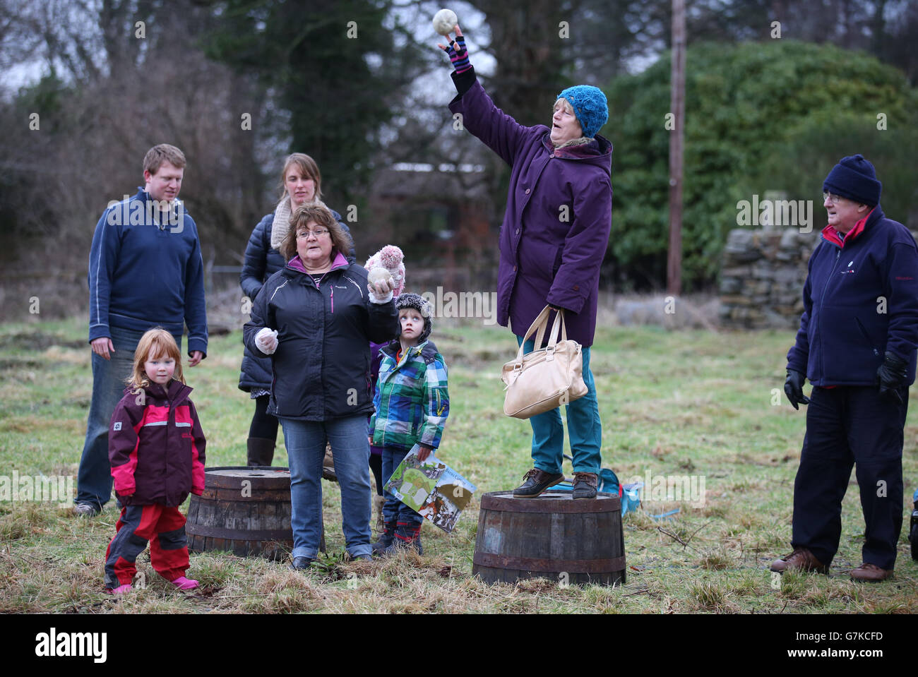 Alloway 1759 Haggis Hurling Competition 2015 Stock Photo Alamy
