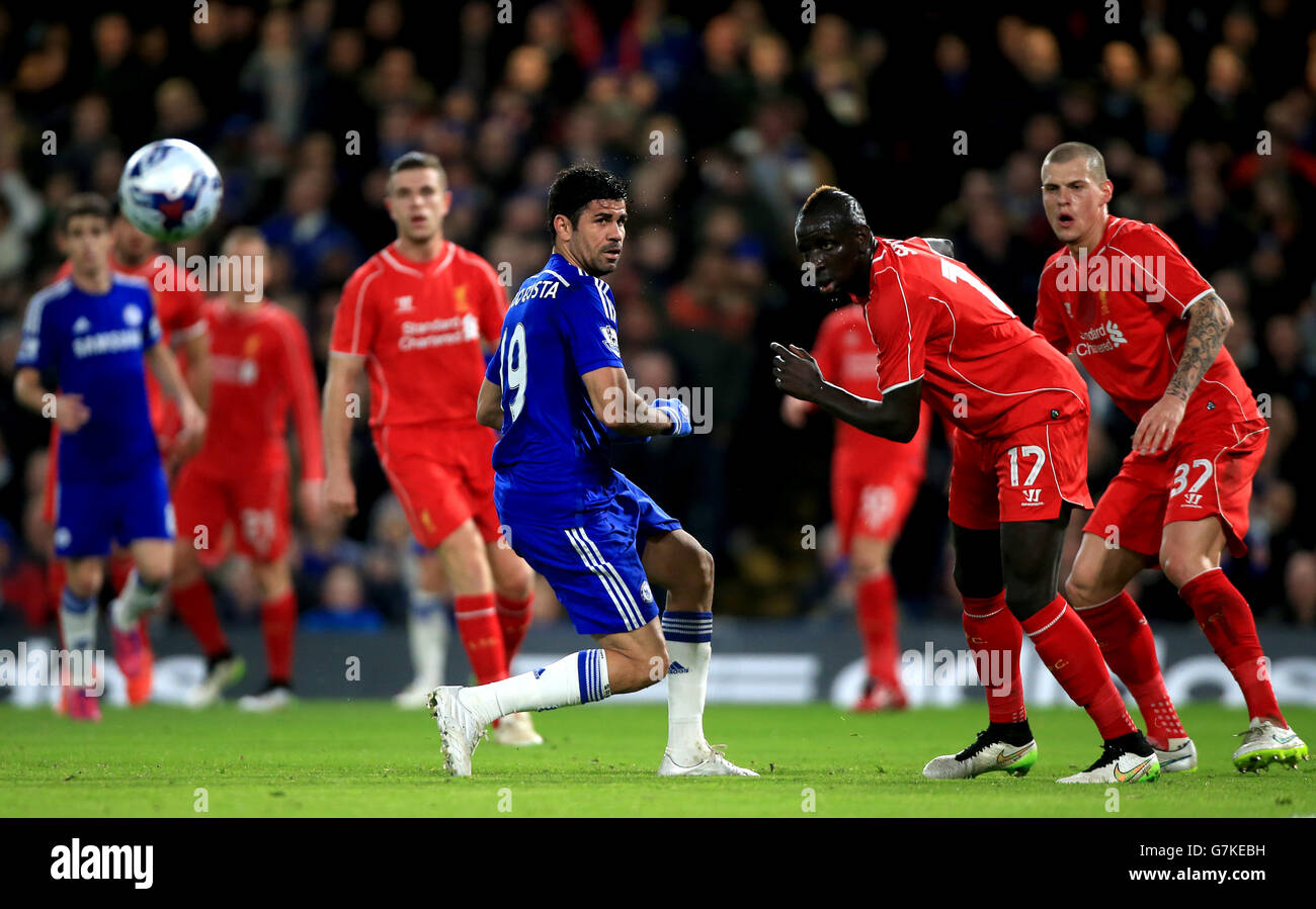 Chelsea's Diego Costa (left) misses a chance on goal as Liverpool's Mamadou Sakho clears during the Capital One Cup Semi Final, Second Leg match at Stamford Bridge, London. PRESS ASSOCIATION Photo. Picture date: Tuesday January 27, 2015. See PA story: SOCCER Chelsea. Photo credit should read: Nick Potts/PA Wire. RESTRICTIONS: Maximum 45 images during a match. No video emulation or promotion as 'live'. No use in games, competitions, merchandise, betting or single club/player services. No use with unofficial audio, video, data, fixtures or club/league Stock Photo