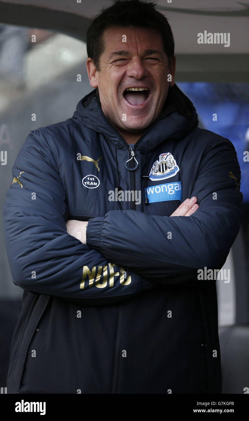 Newcastle United Manager John Carver Reacts During The Barclays Premier League Match At The Kc Stadium Hull Stock Photo Alamy