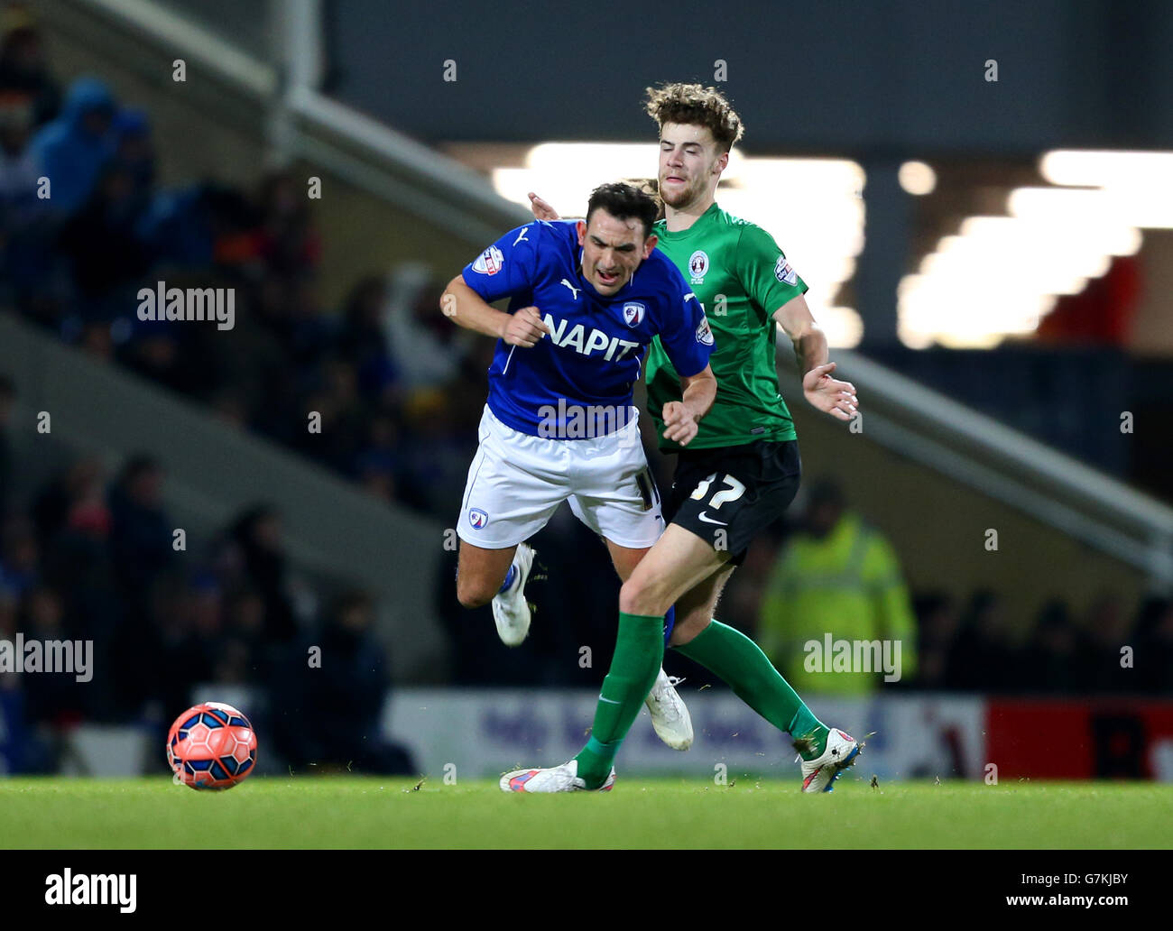 Soccer - FA Cup - Third Round - Replay - Chesterfield v Scunthorpe United - Proact Stadium. Scunthorpe United's Alex Davey (right) and Chesterfield's Gary Roberts battle for the ball Stock Photo