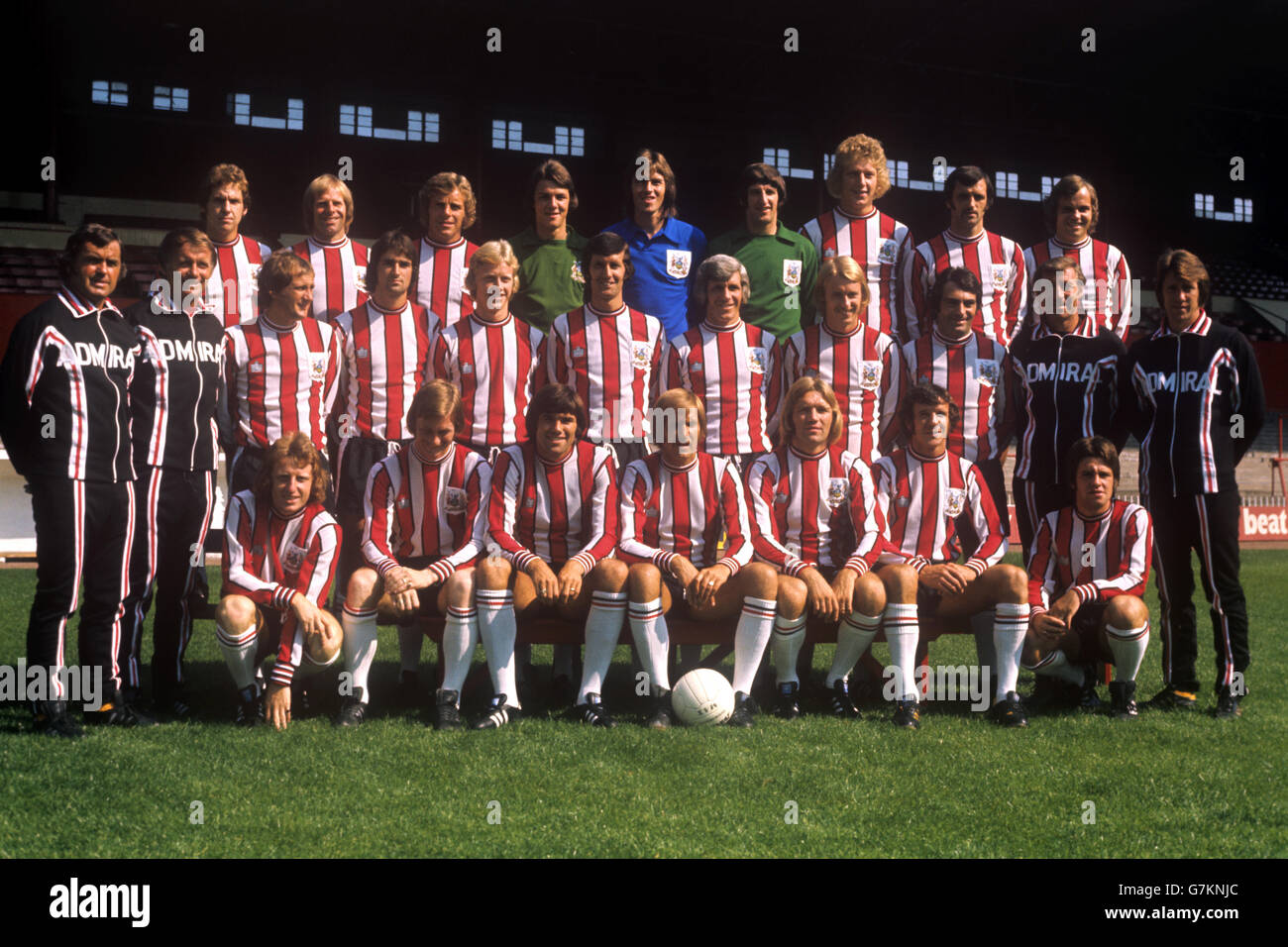 Sheffield United squad for the 1975/76 season. Back row (l-r): Steve Goulding, Ted Hemsley, Terry Garbett, Stephen Conroy, Tom McAlister, Jim Brown, Steve Faulkner, Eddie Colquhoun and Colin Franks. Middle row: Alan Hodgkinson (coach), Ken Furphy (manager), Len Badger, Paul Nugent, Roy Hill, John Flynn, Alan Woodward, Steve Cammack, Tony Field, Cec Goldwell (coach) and David Turner (youth coach). Front row: David Bradford, Mick Speight, Chris Guthrie, Keith Eddy, Tony Currie, Bill Dearden and Stephen Ludlam. Stock Photo