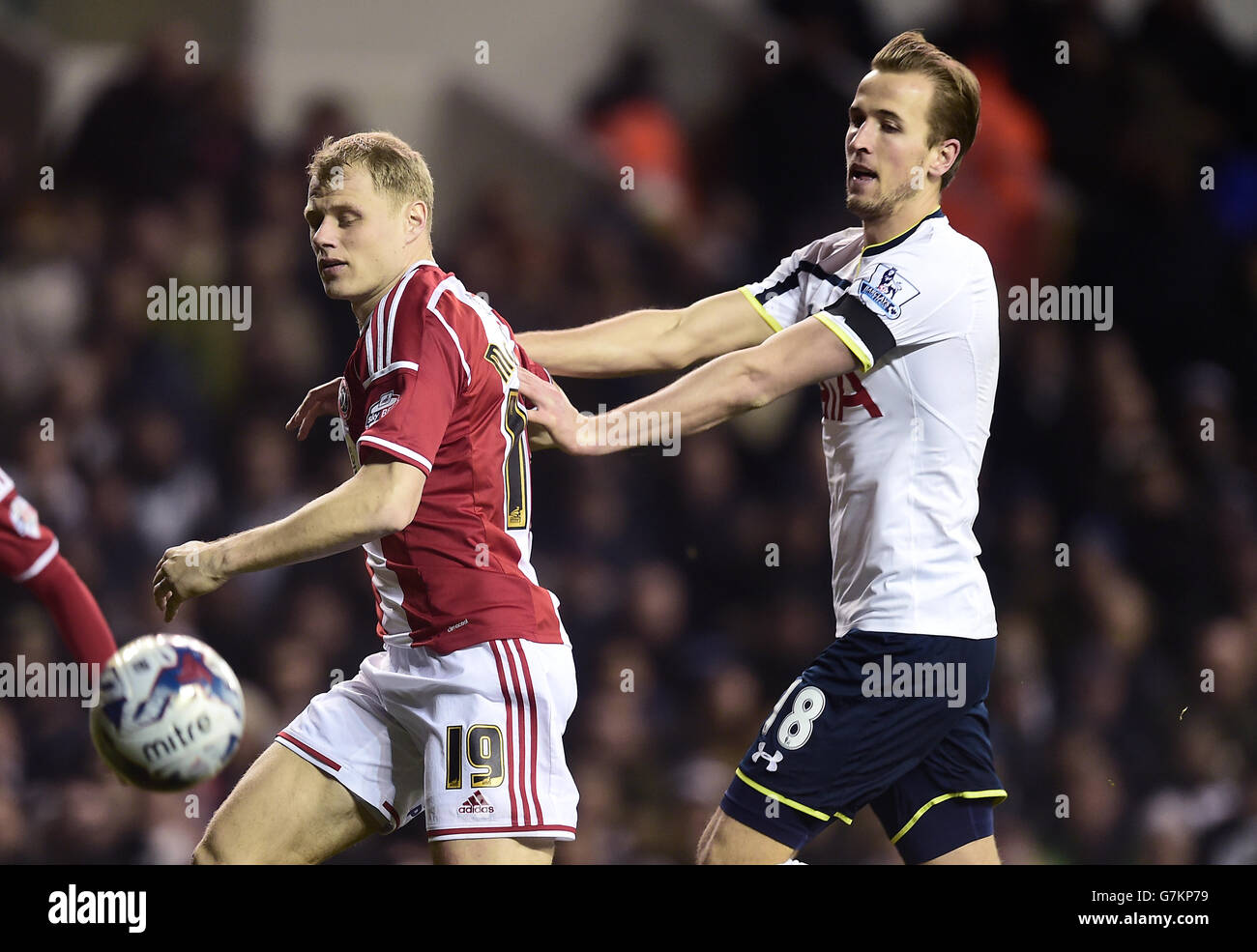 Tottenham Hotspur's Harry Kane (right) and Sheffield United's Jay McEveley (left) battle for the ball Stock Photo