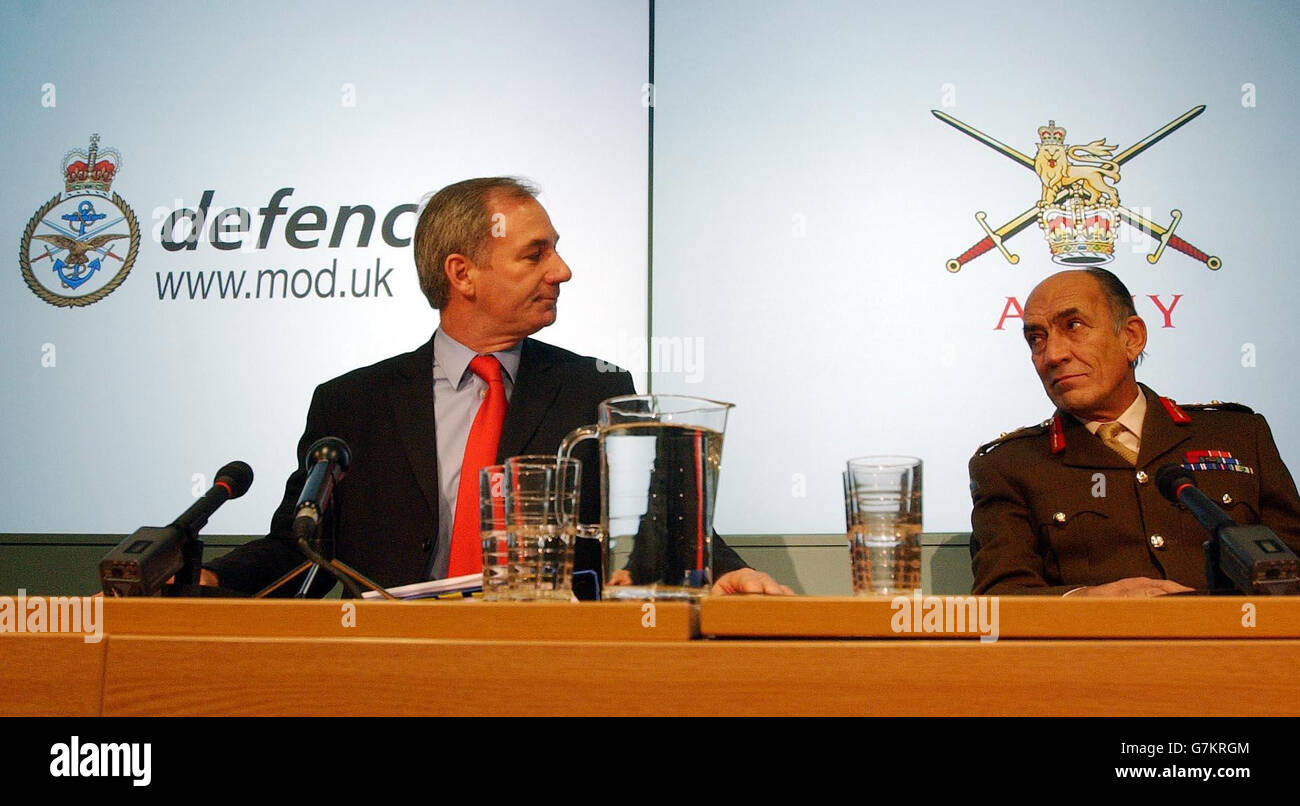 Defence Secretary Geoff Hoon (left) and Chief of the General Staff General Sir Mike Jackson talk to the media about the restructuring of the Army at the Ministry of Defence Stock Photo