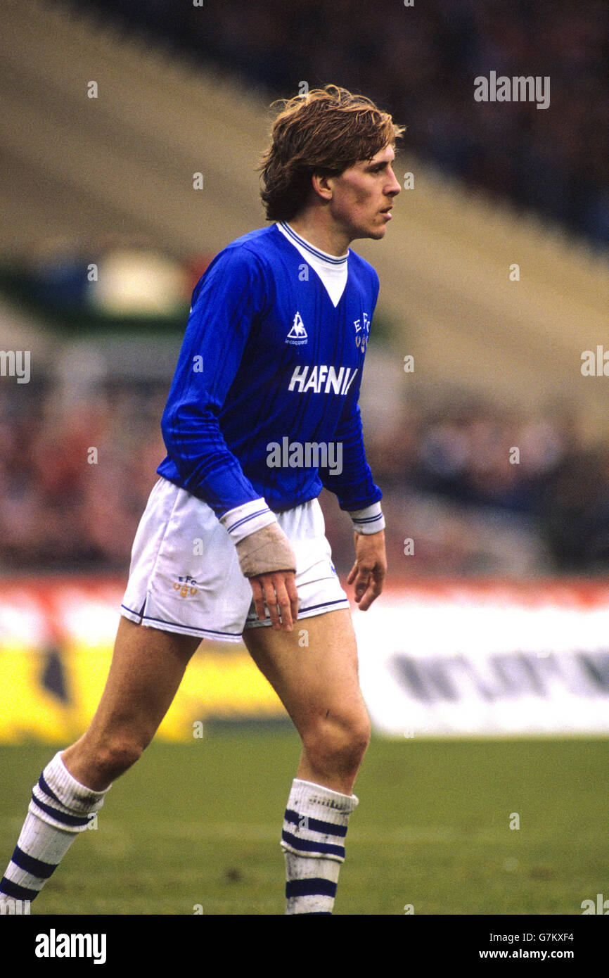 Soccer milk cup final liverpool v everton wembley stadium hires stock