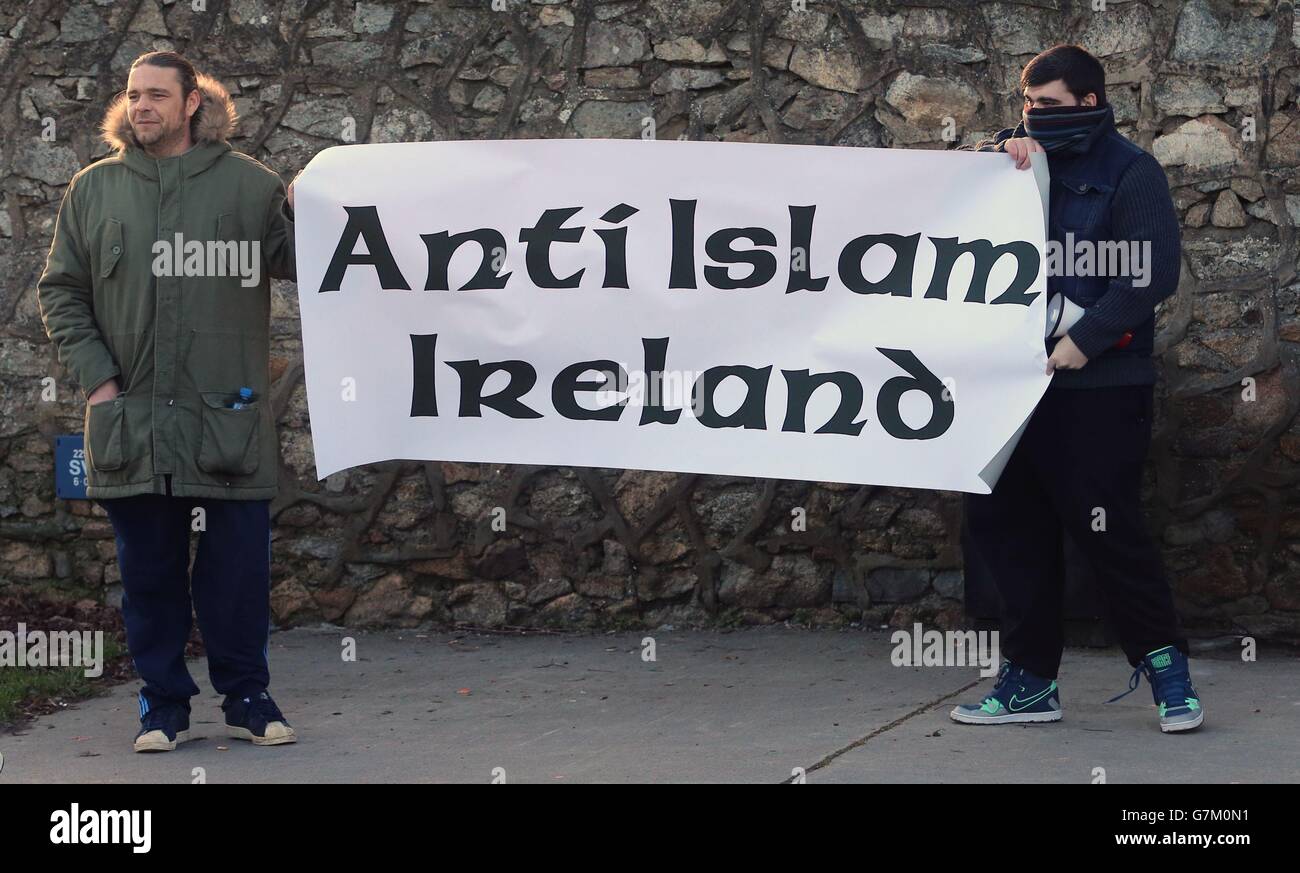 Protest outside mosque - Dublin Stock Photo