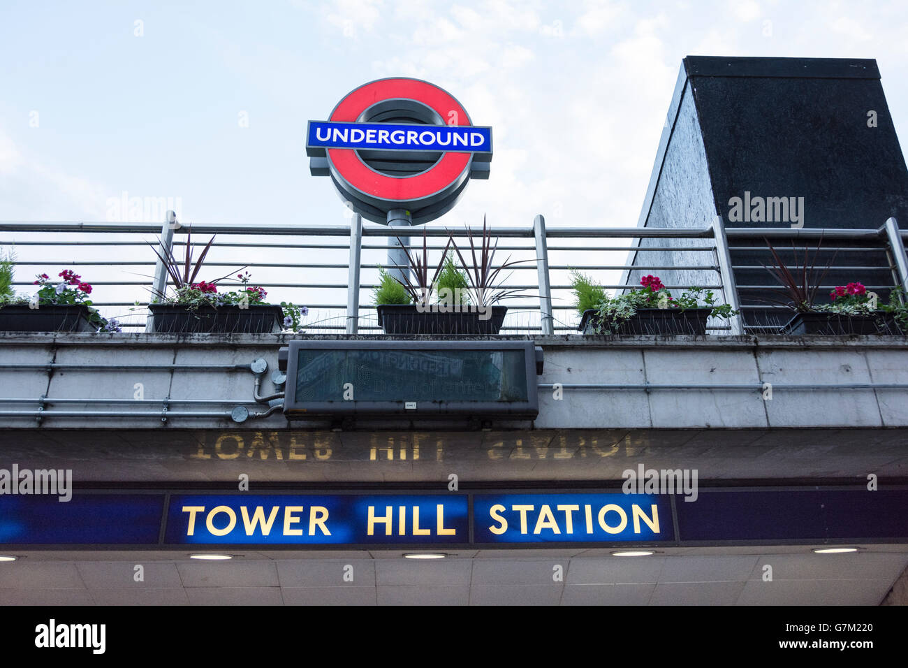 Tower hill underground station hires stock photography and images Alamy