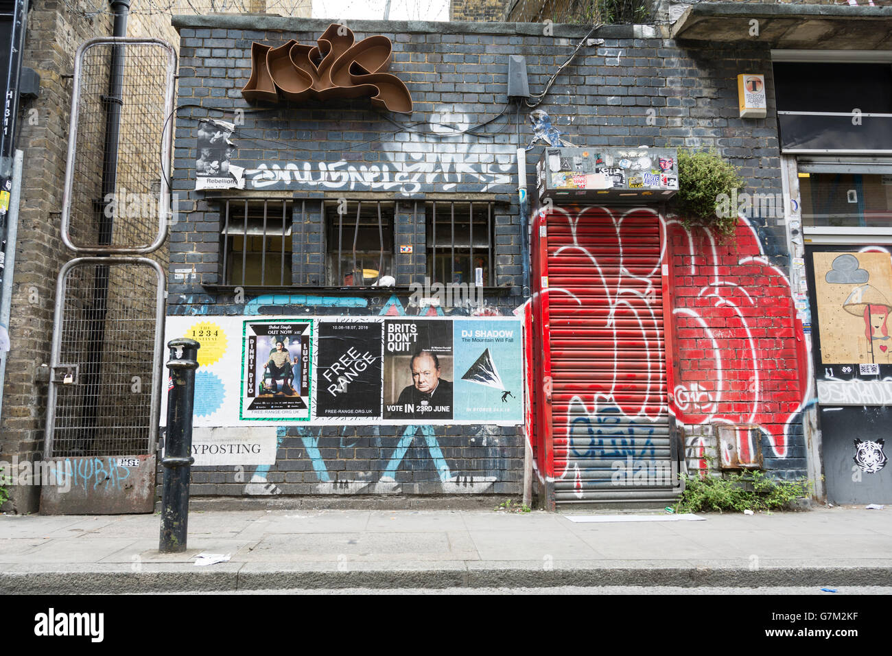 Brits Don't Quit election poster and graffiti in Spitalfields in London's East End Stock Photo