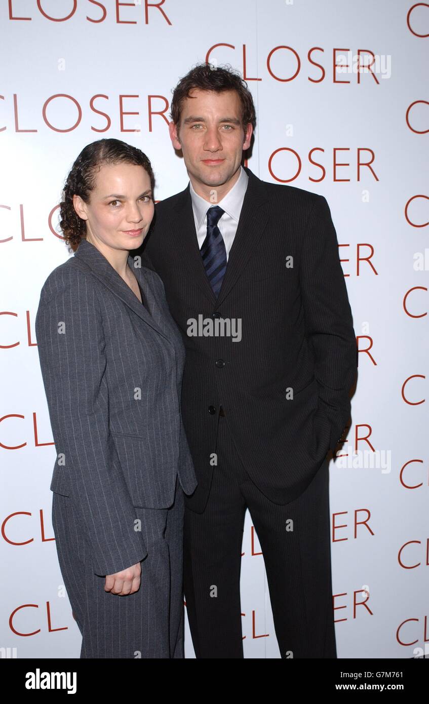 Uk Gala Premiere of Closer - Curzon Cinema Mayfair. Actor Clive Owen and his wife Sarah Jane Fenton. Stock Photo