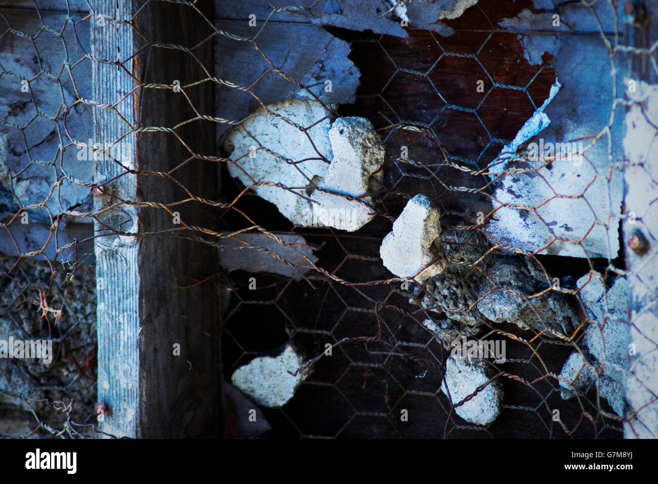 Crumbling wall Stock Photo Alamy