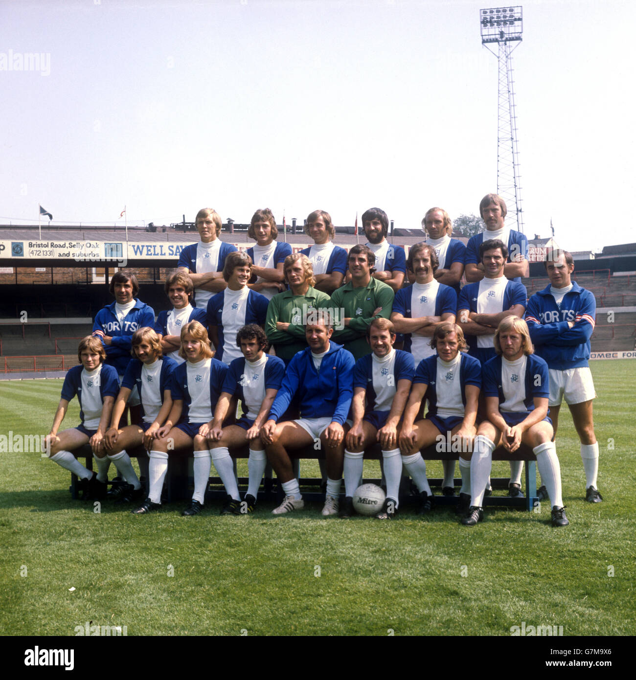 Birmingham City squad for the 1975-76 season. (top l-r) John Roberts, Trevor Francis, Archie Styles, Alan Campbell, Tony Want and Gary Pendrey. (middle row l-r) Willie Bell (trainer), Steve Bryant, Joe Gallagher, Gary Sprake, Dave Latchford, Bob Hatton, Roger Hynd and George Dalton (Trainer). (front l-r) Steve Phillips, Jimmy Calderwood, Paul Hendrie, Malcolm Page, Freddie Goodwin (Manager), Howard Kendall, Gordon Taylor and Kenny Burns. Stock Photo