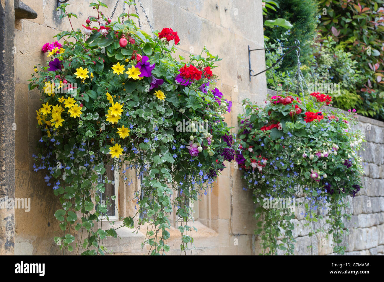 Hanging baskets on the front of the eight bells pub. Chipping Campden, Gloucestershire, England Stock Photo