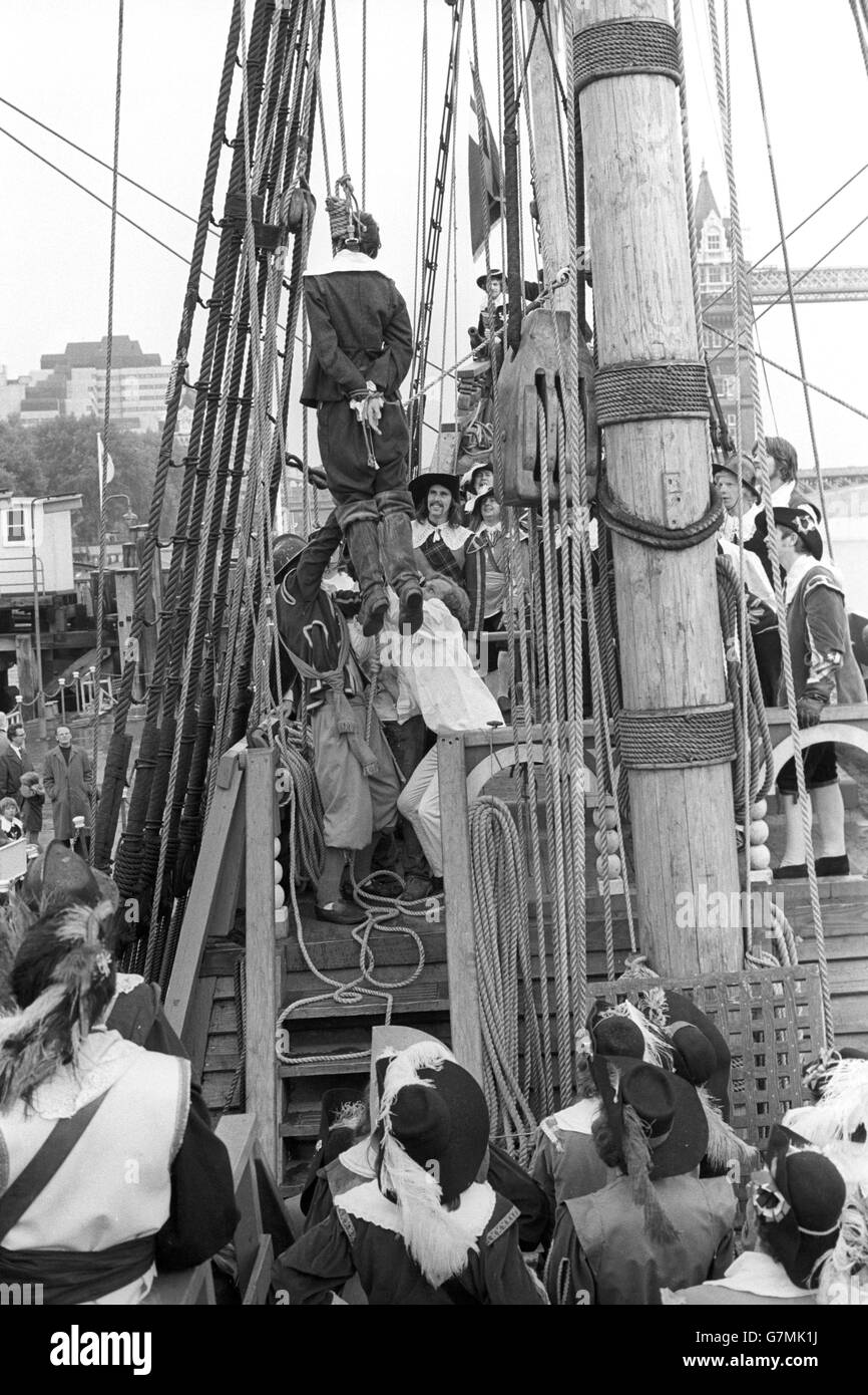 Entertainment - Sealed Knot Society - Golden Hinde - London Stock Photo