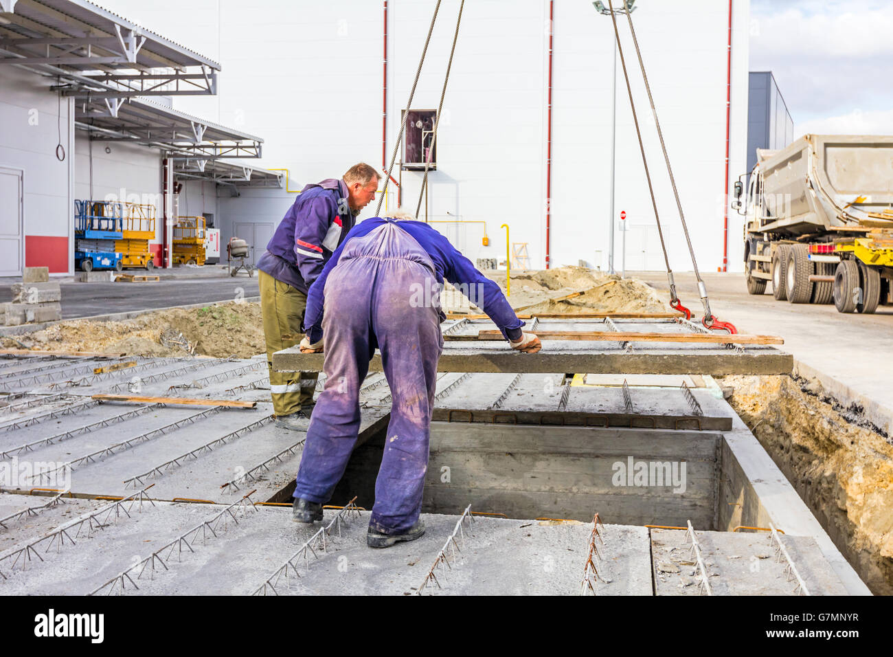 Workers are set up concrete slab to assembly underground edifice Stock ...