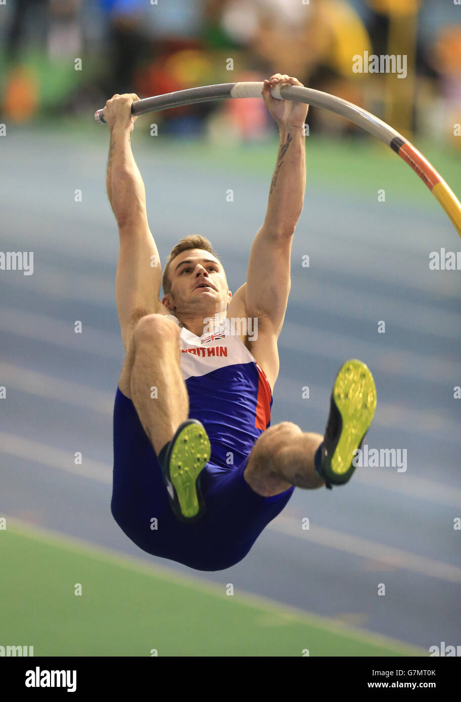 Luke Cutts on his way to winning the men's pole vault final during day two of the Sainsbury's British Indoor Championships at the English Institute of Sport, Sheffield. Stock Photo