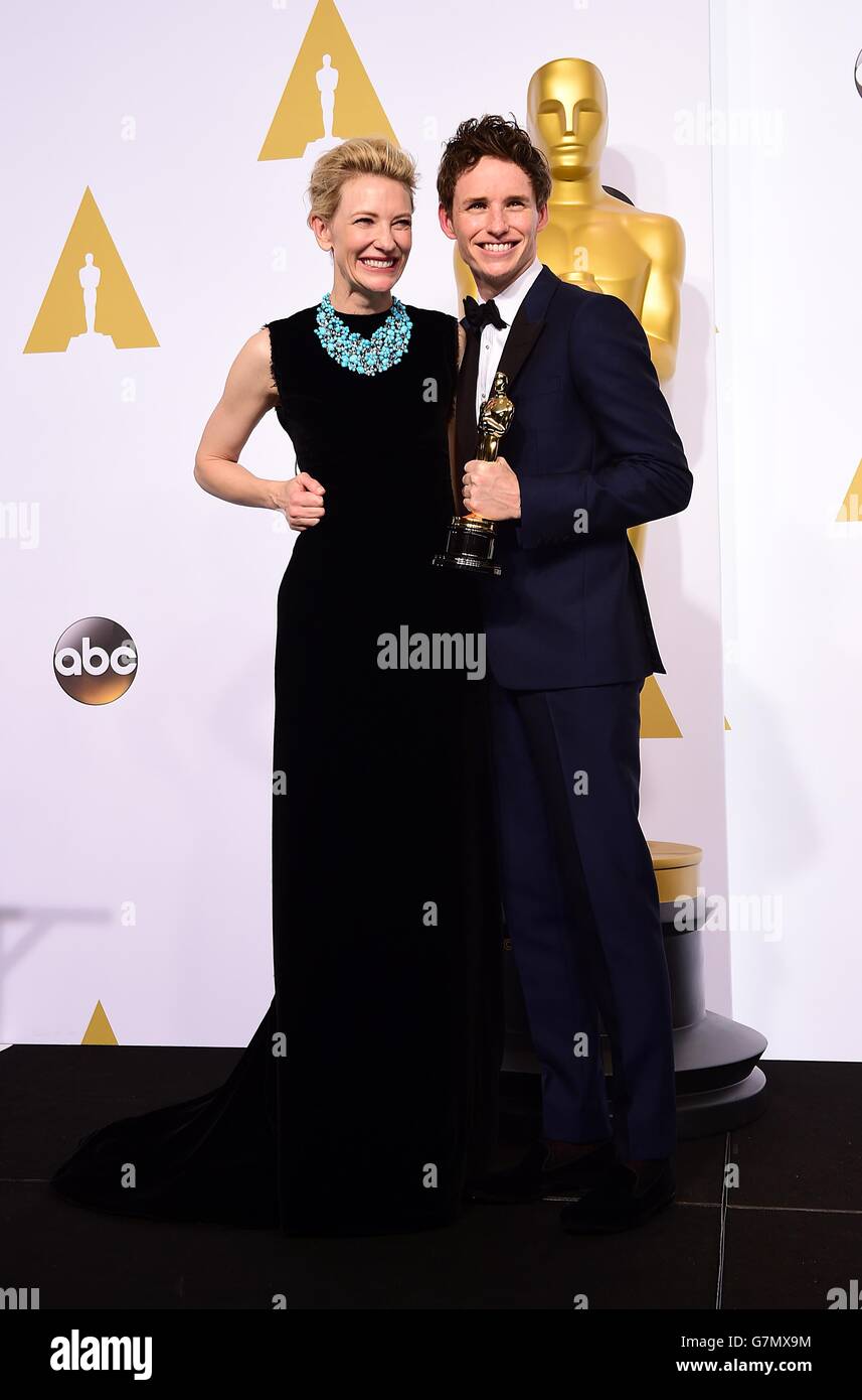 Eddie Redmayne with the Actor in a Leading Role Award for 'The Theory ...