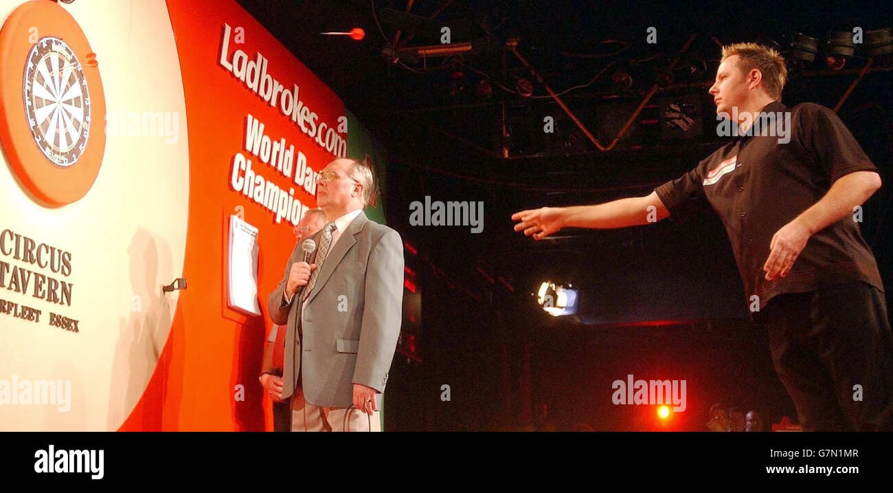 Ladbrokes Darts World Championship Final Stock Photo Alamy