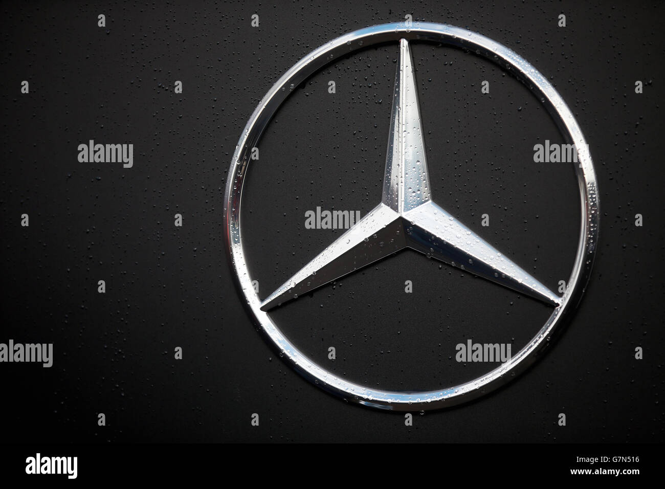 Mercedes benz logo hi-res stock photography and images - Alamy