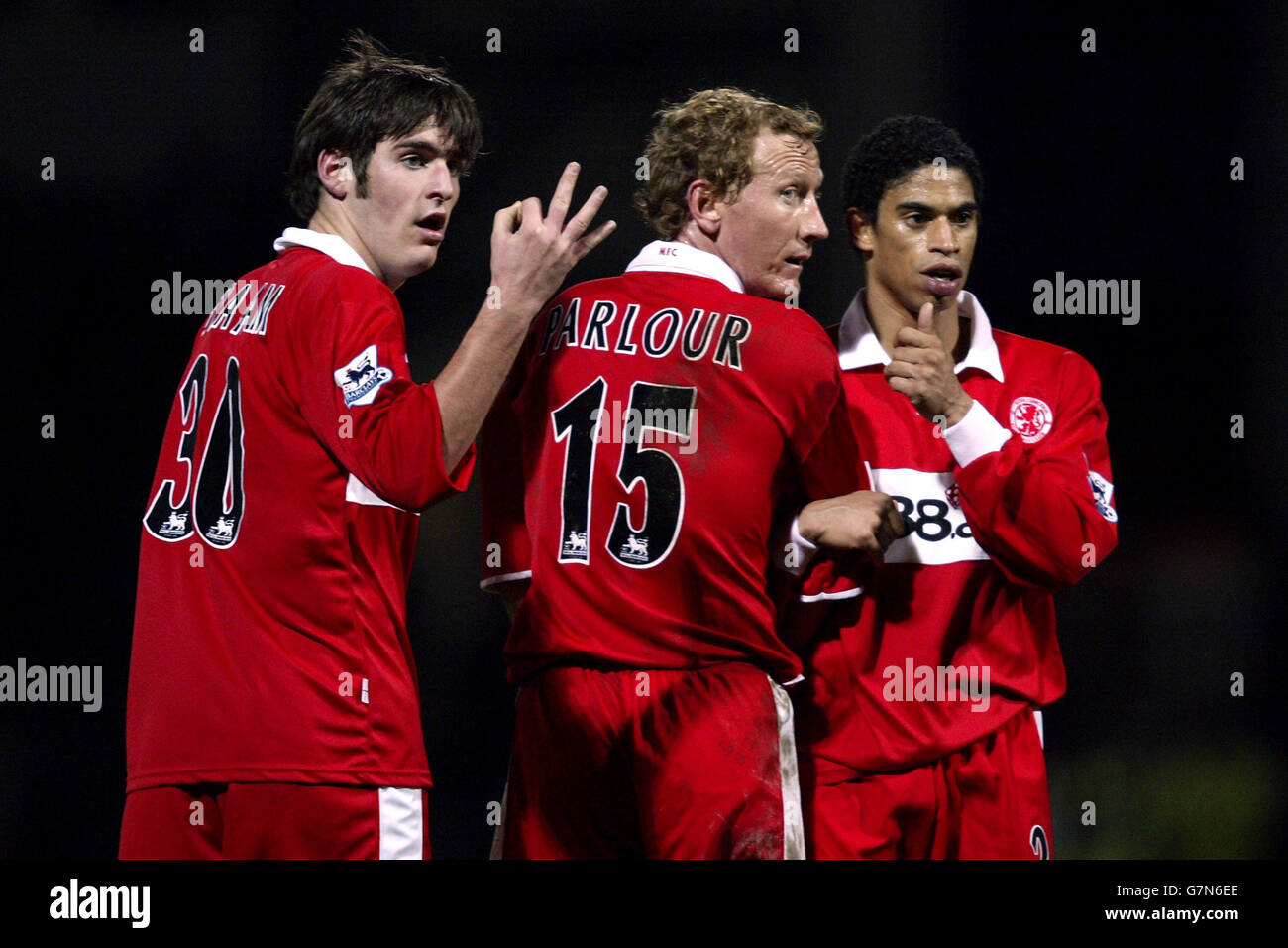 L-R: Middlesbrough's Danny Graham, Ray Parlour and Michael Reiziger form a defensive wall Stock Photo