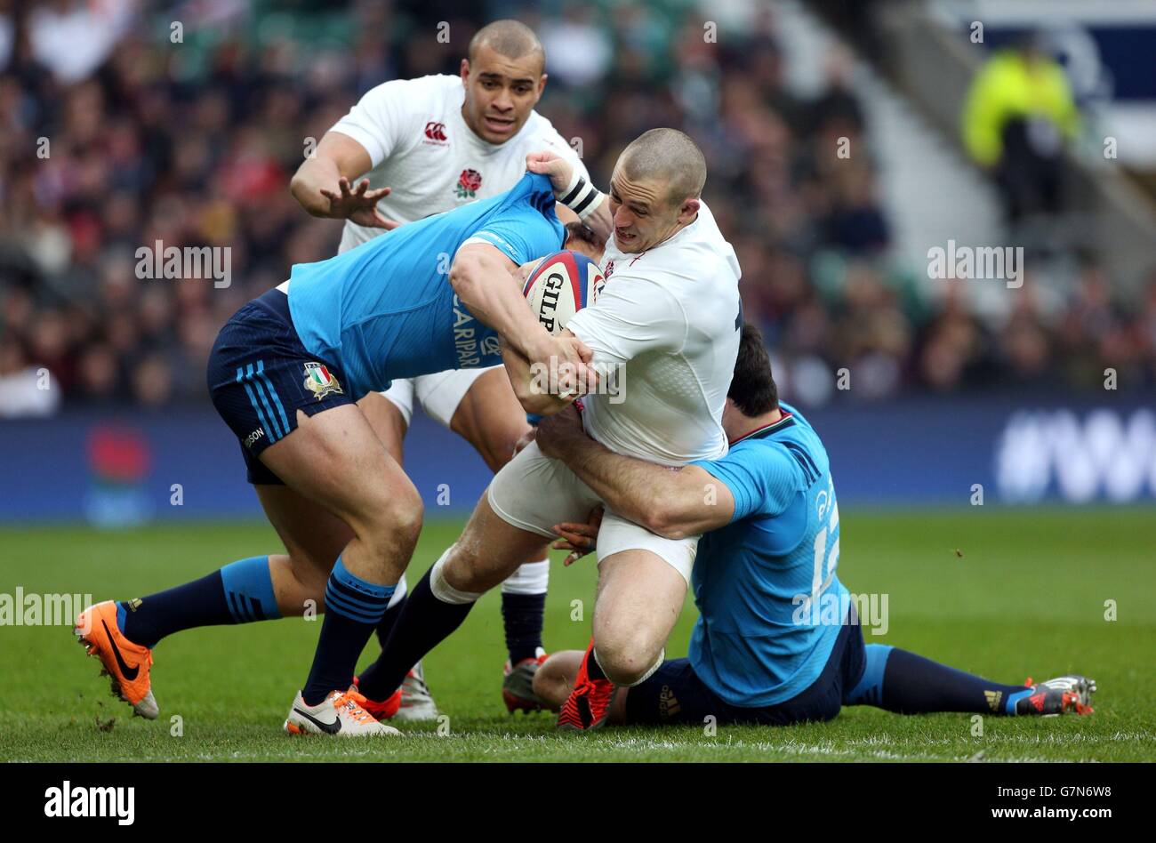 Rugby Union - 2015 RBS Six Nations - England v Italy - Twickenham. England's Mike Brown is tackled by Italy's Luca Morisi (left) and Andrea Masi (right) during the 6 Nations match at Twickenham, London. Stock Photo