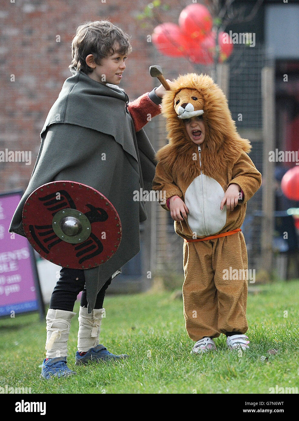 Children wearing fancy dress hi-res stock photography and images - Alamy