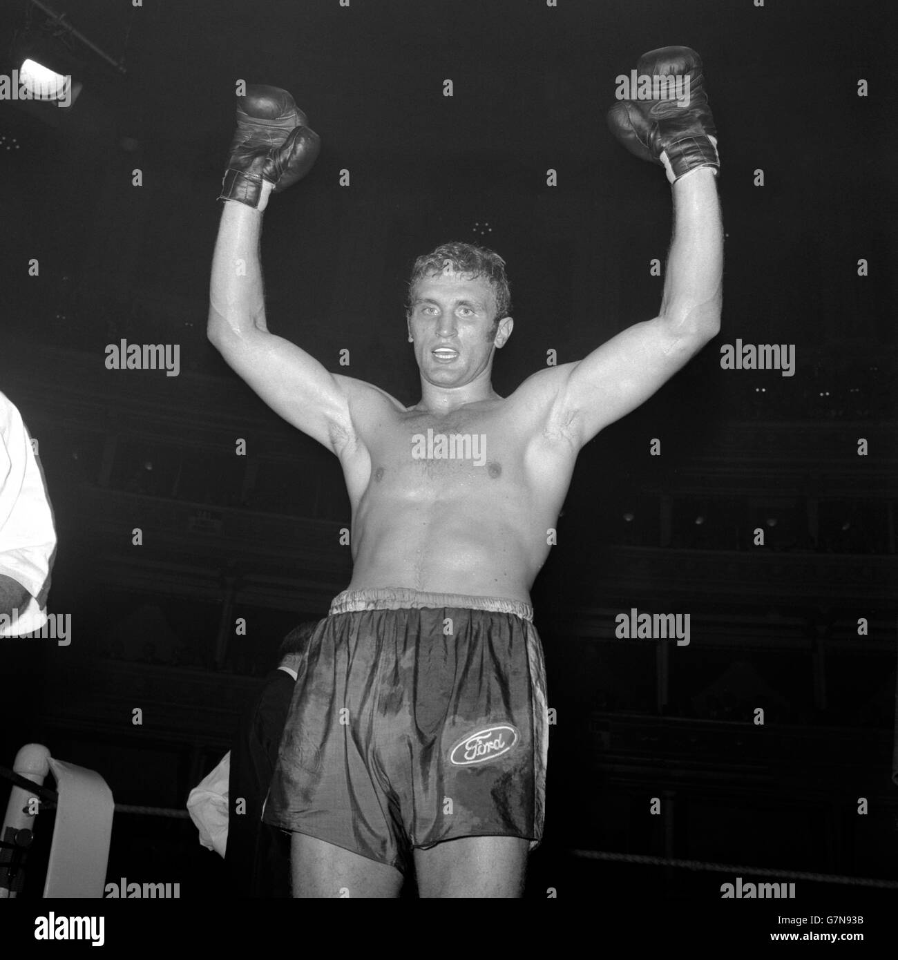 Boxing - Heavyweight - Joe Bugner v Eduardo Corletti - Royal Albert Hall, London Stock Photo