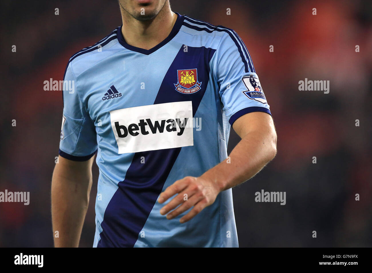 Chemie weg Onderdompeling General view of west ham united shirt with shirt sponsor hi-res stock  photography and images - Alamy