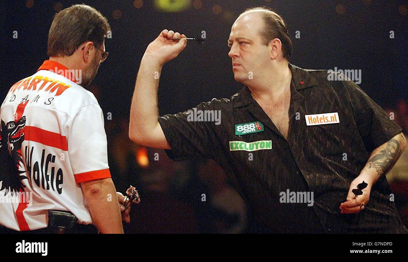 Lakeside World Darts Championship Frimley Green. Ted Hankey throws