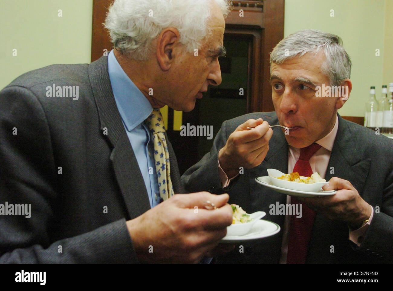 Foreign Secretary Jack Straw tries some Sri Lankan fish with rice at Anthony Steen's (left) launch of 'Fish and Ships'. Stock Photo