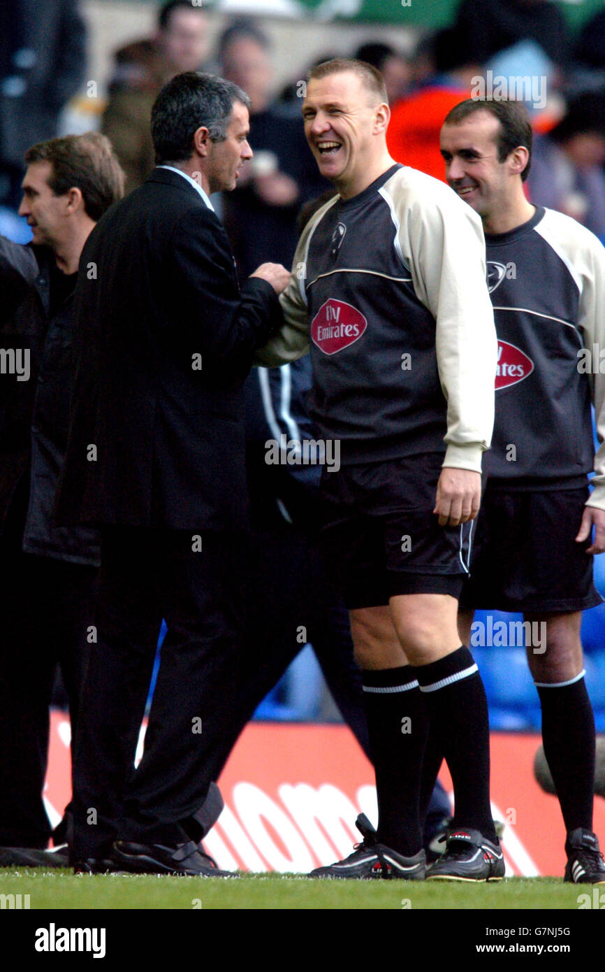 Soccer - FA Barclays Premiership - Tottenham Hotspur v Chelsea. Referee ...